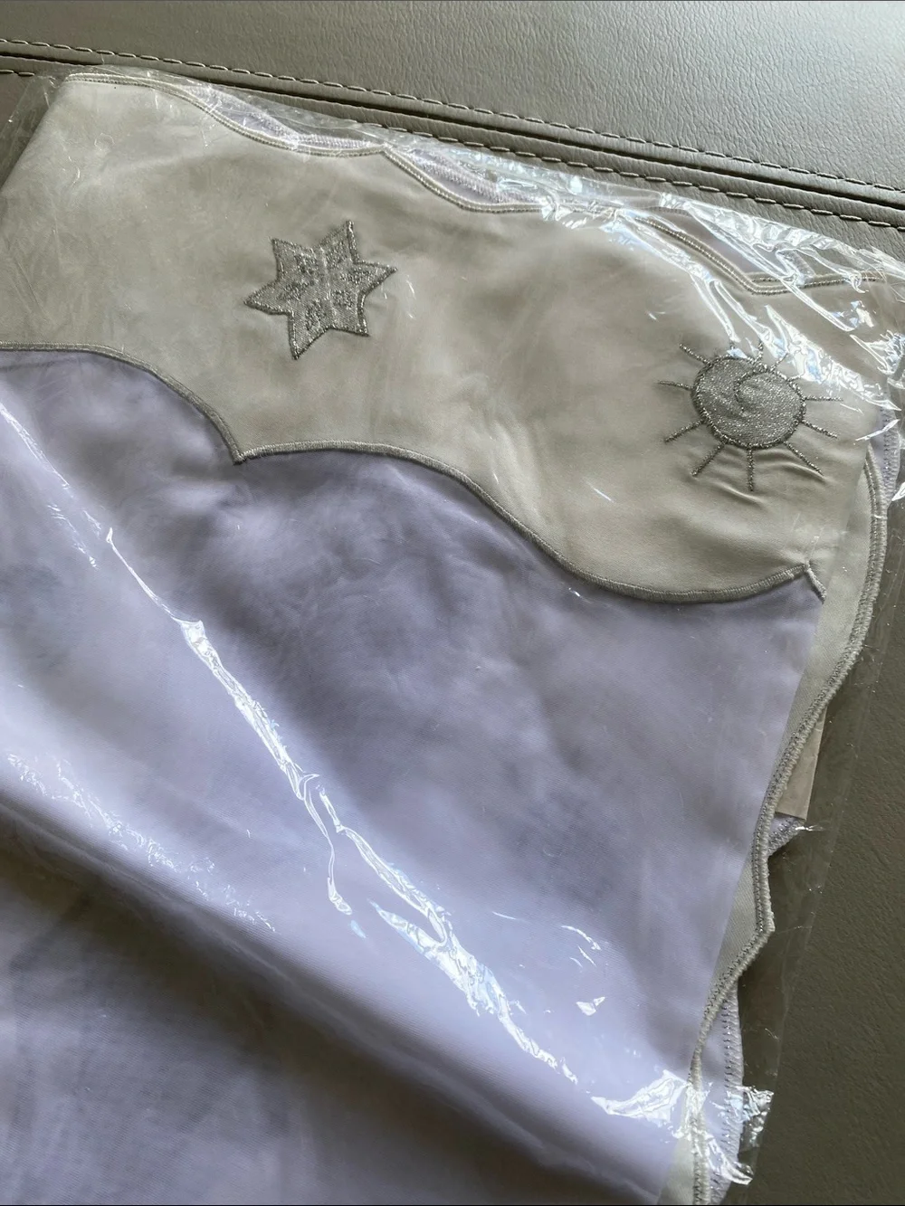 New tablecloth sun moon and stars border ecru and white 36x36